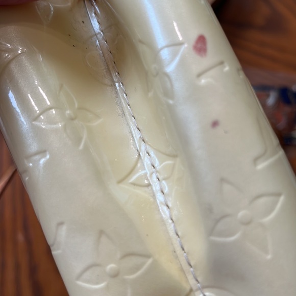 Louis Vuitton Vernis Reade
Mini Tote - Picture 11 of 12